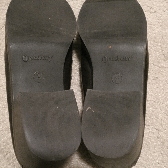 Jazzberry shoes - Picture 2 of 3